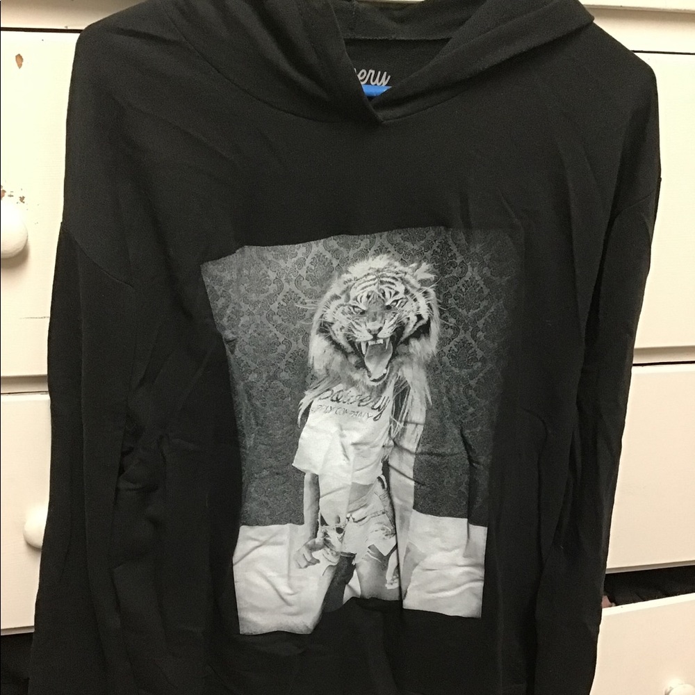 Long sleeve graphic